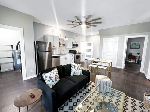 2-638 W Elmira St, San Antonio, TX, 78212-5120 | Card Image