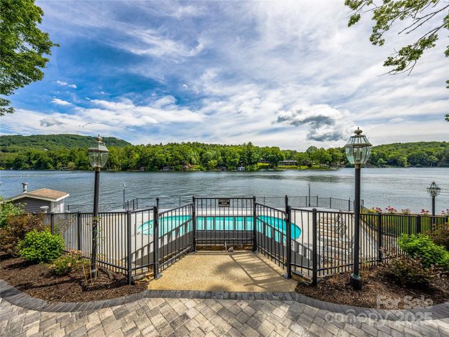 66 Country Club Village Drive, Condo with 3 bedrooms, 3 bathrooms and null parking in Lake Toxaway NC | Image 29