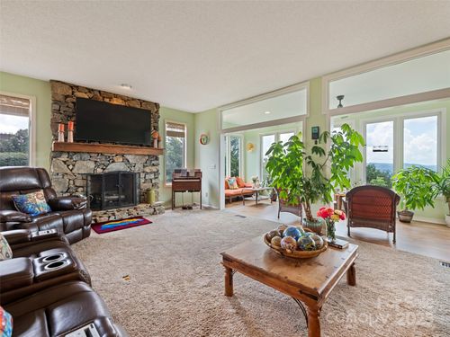 1-1401 Fleetwood Plz, Hendersonville, NC, 28739-8334 | Card Image