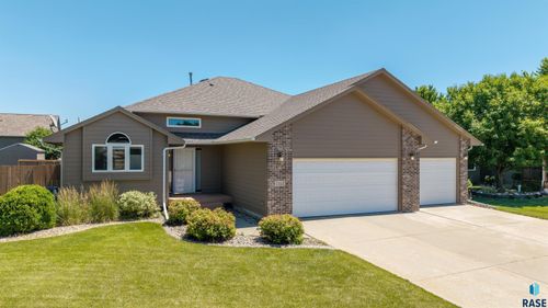 7112 S Mogen Ave, Sioux Falls, SD, 57108-5864 | Card Image