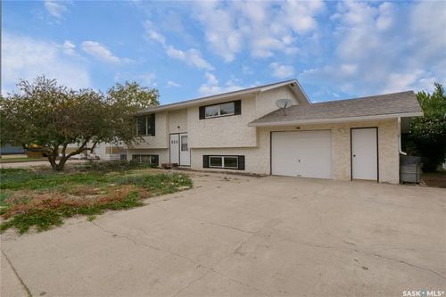 152 7 Ave, Central Butte, SK, S0H0S0 | Card Image