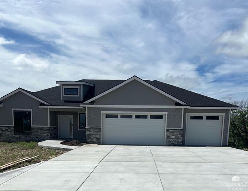5305 Macnaughten Dr, Manhattan, KS, 66503-2645 | Card Image