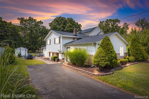 9021 Gittins St, Commerce Township, MI, 48382-3747 | Card Image