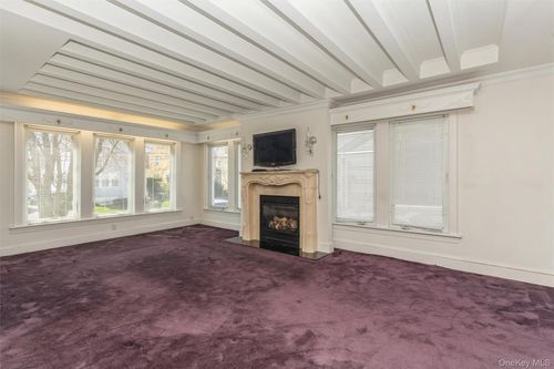 33 Carstairs Rd, Valley Stream, NY, 11581-3316 | Card Image