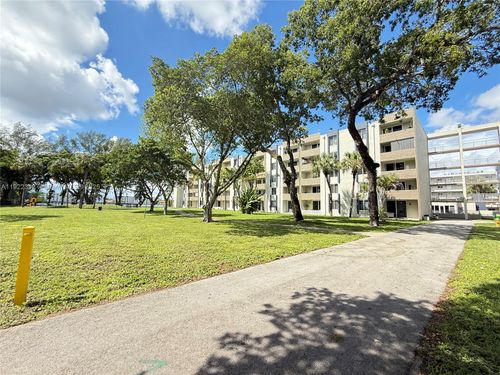 apt-2424-10000 Nw 80th Ct, Hialeah Gardens, FL, 33016-2232 | Card Image