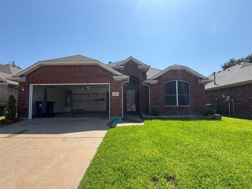 6711 Kinross Dr, Arlington, TX, 76002-5570 | Card Image