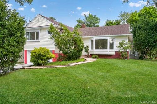 21 Oxford Blvd, Great Neck, NY, 11023-2203 | Card Image