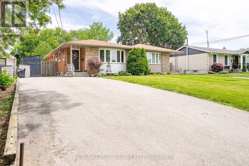 12 Cypress Street, St. Catharines (Lakeport), ON, L2N4L9 | Card Image