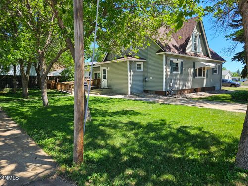 304 B St N, Richardton, ND, 58652-7004 | Card Image