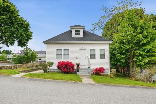 31 Yeoman Ave, Cranston, RI, 02920-2128 | Card Image