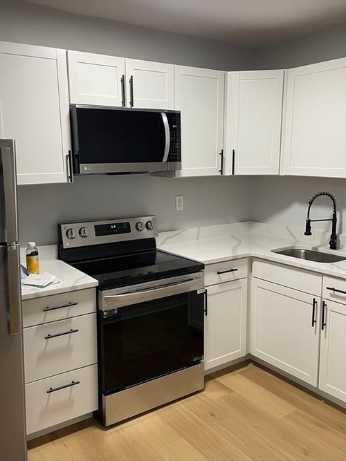 apt-1-21 Whiting St, Lynn, MA, 01902-4238 | Card Image