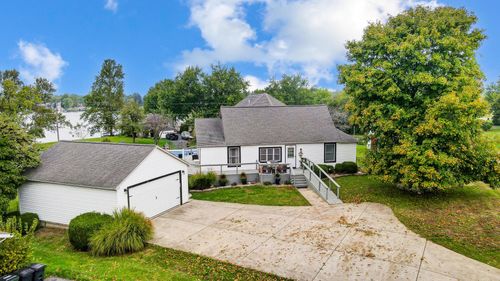 1916 E Choctaw Drive, London, OH, 43140 | Card Image