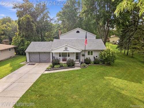 47389 Sugarbush Rd, Chesterfield, MI, 48047-5158 | Card Image