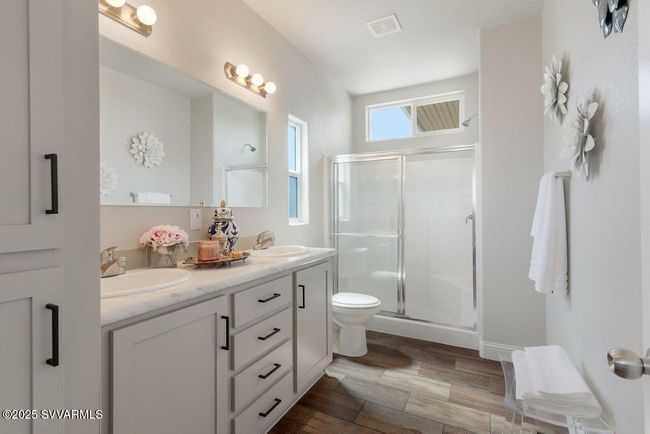 Primary Bathroom | Image 19