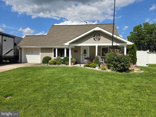 61 Begonia Ln, LEVITTOWN, PA, 19054-2103 | Card Image