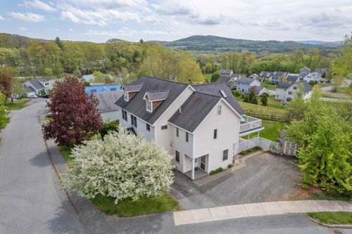 33 Acorn St, White River Junction, VT, 05001-7120 | Card Image