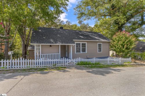 9 Hampton Ave, Ware Shoals, SC, 29692-1319 | Card Image