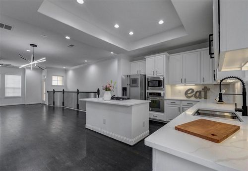 19 Versante Ct, Houston, TX, 77070-6035 | Card Image
