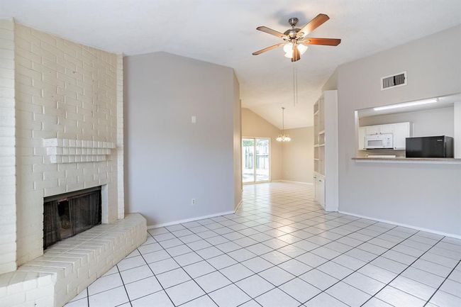 5326 Lynngate Dr, House other with 3 bedrooms, 2 bathrooms and 1 parking in Spring TX | Image 7