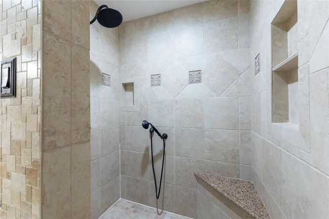 Primary Shower | Image 32