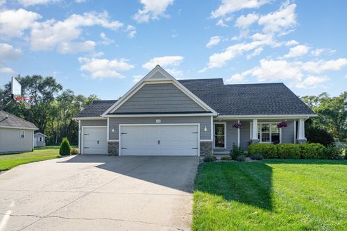 1198 Woodfield Trl, Hemlock, MI, 48626-9236 | Card Image