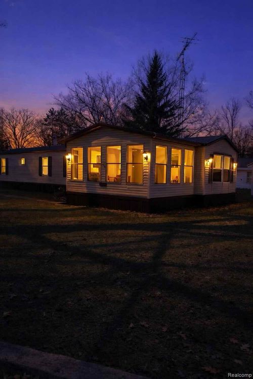 1125 Oakwood St, Beaverton, MI, 48612-8872 | Card Image