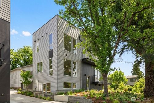 4409 B 21st Ave Sw, Seattle, WA, 98106 | Card Image