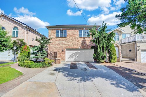 150 3rd Ave, Whitestone, NY, 11357 | Card Image