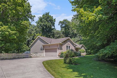 11801 Quail Crest Ave, Mantua, OH, 44255-9380 | Card Image