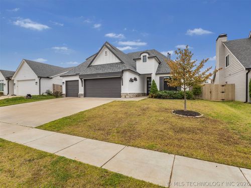 528 126th St, Jenks, OK, 74037-5209 | Card Image