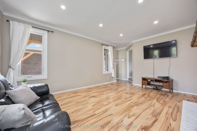 12 Sunset Ave, House other with 5 bedrooms, 2 bathrooms and 8 parking in Warwick ON | Image 9