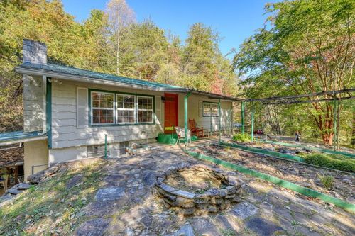 197 Pounding Mill Connector, Hayesville, NC, 28904-9365 | Card Image