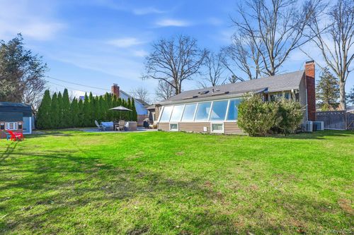 12 Sherman Rd, Glen Cove, NY, 11542-3228 | Card Image