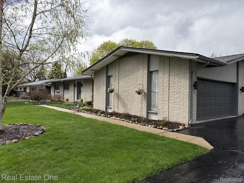 1115 Torpey Drive, Troy, MI, 48083 | Card Image