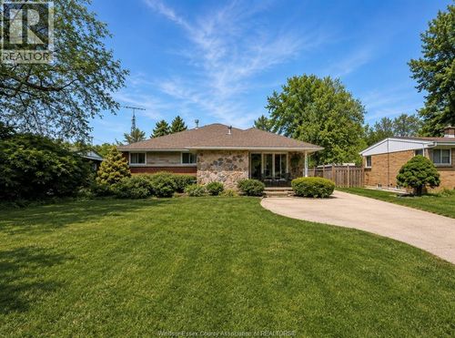3740 Dominion Blvd, Windsor, ON, N9E2P3 | Card Image