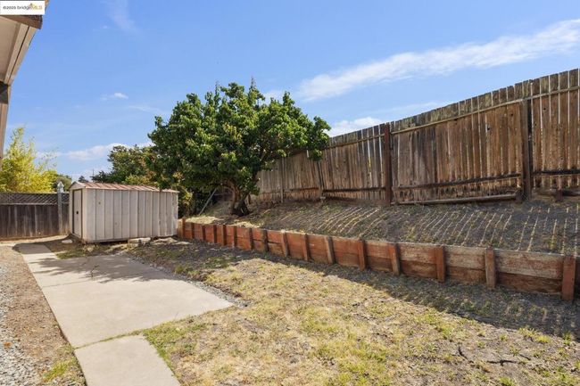 Spacious Back Yard | Image 40