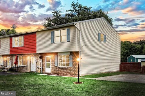 5 Pin Oak Dr, GETTYSBURG, PA, 17325-8860 | Card Image