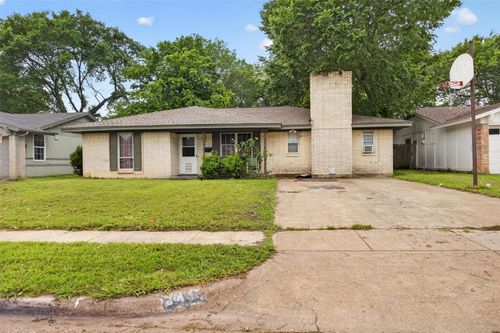 341 Blueberry Ln, Grand Prairie, TX, 75052-5127 | Card Image