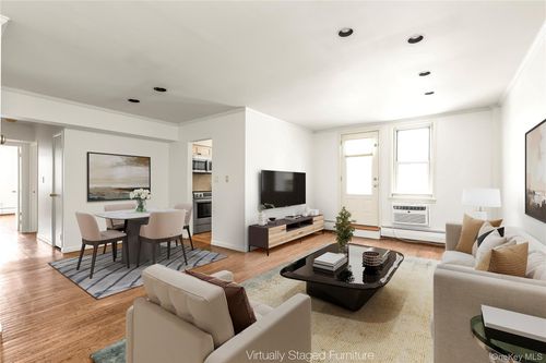 40-227-40 Daley Pl, Lynbrook, NY, 11563-2219 | Card Image