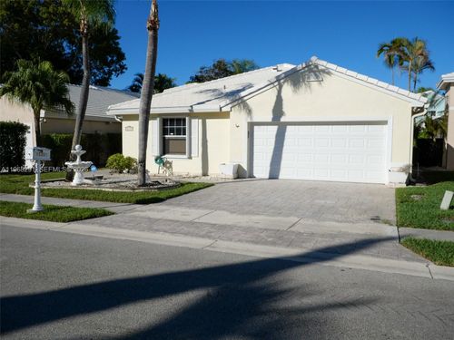 15251 Wilshire Way, Pembroke Pines, FL, 33027-2214 | Card Image