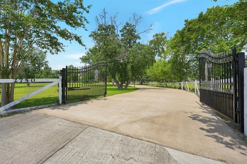 2750 County Road 48, Rosharon, TX, 77583-2408 | Card Image