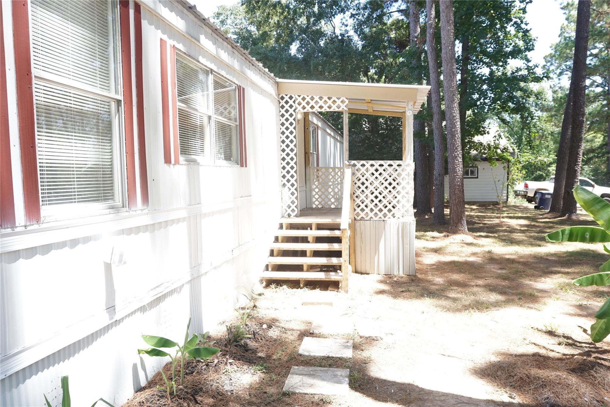 Residential Lease in Willis 4