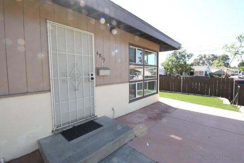 4915 Coconino Way, San Diego, CA, 92117-2619 | Card Image