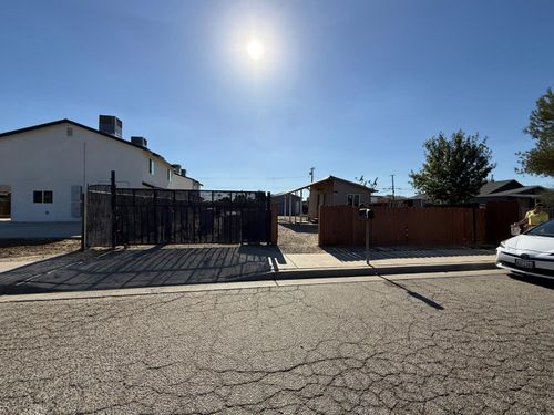 636 Lolita St, Mendota, CA, 93640-2421 | Card Image