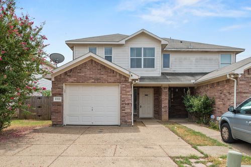 2322 Kingsway Dr, Arlington, TX, 76012-3629 | Card Image