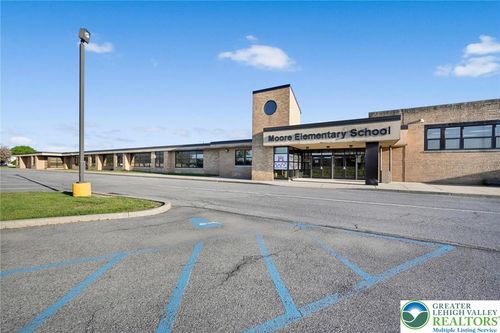 2835 Mountain View Dr, Bath, PA, 18014-9333 | Card Image