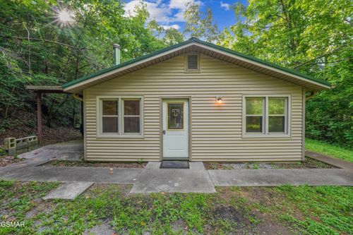 324 Whaley Way, Sevierville, TN, 37876-1944 | Card Image