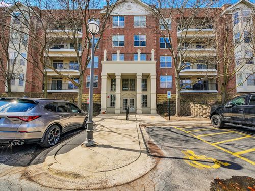 unit-104-3135 Town Square Dr, Rolling Meadows, IL, 60008-2674 | Card Image