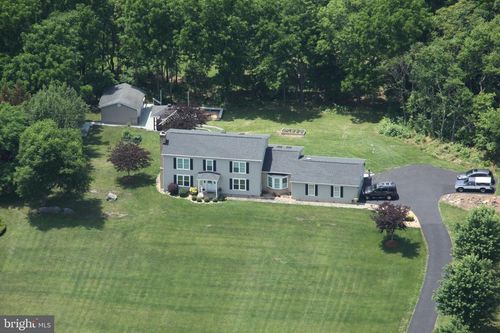 39 Iris Dr, Martinsburg, WV, 25404-1341 | Card Image