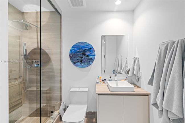 APT-1602 - 5775 Collins Ave, Condo with 2 bedrooms, 3 bathrooms and null parking in Miami Beach FL | Image 74
